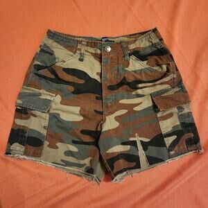 Forever 21 Women's Small Green Camo Shorts W/ Split Button Fly Cut Off Army